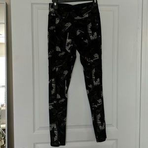 Mesh geometric leggings